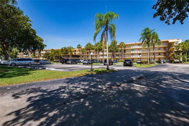 9355 SW 8th St 105, Boca Raton, FL 33428