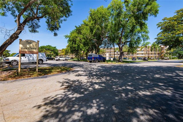 9355 SW 8th St 105, Boca Raton, FL 33428