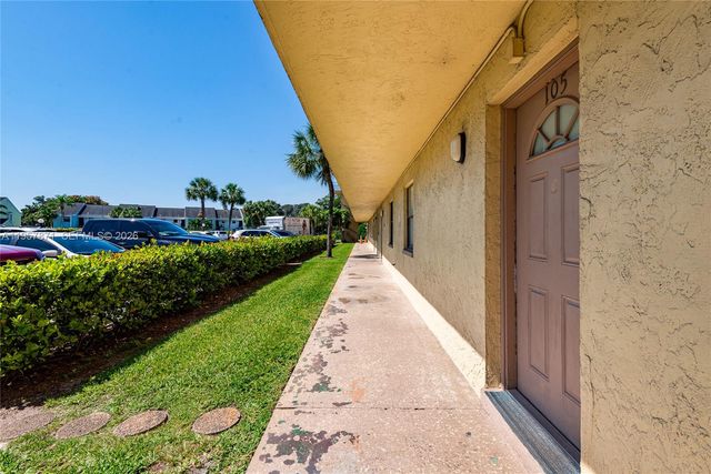 9355 SW 8th St 105, Boca Raton, FL 33428