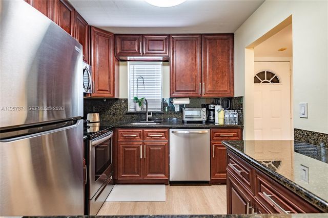 9355 SW 8th St 105, Boca Raton, FL 33428