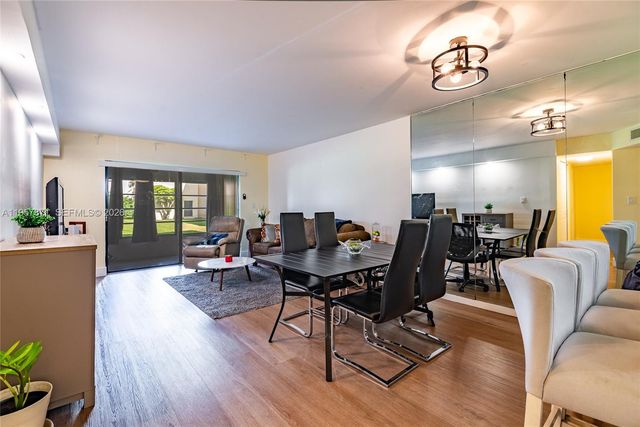 9355 SW 8th St 105, Boca Raton, FL 33428