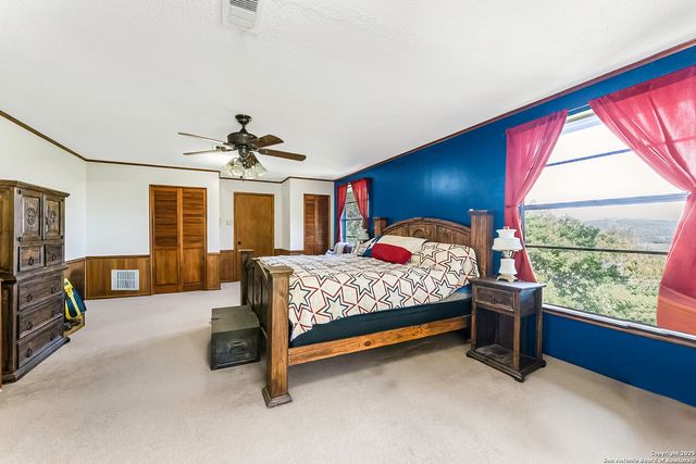 137 Hilltop, Lakehills, TX 78063