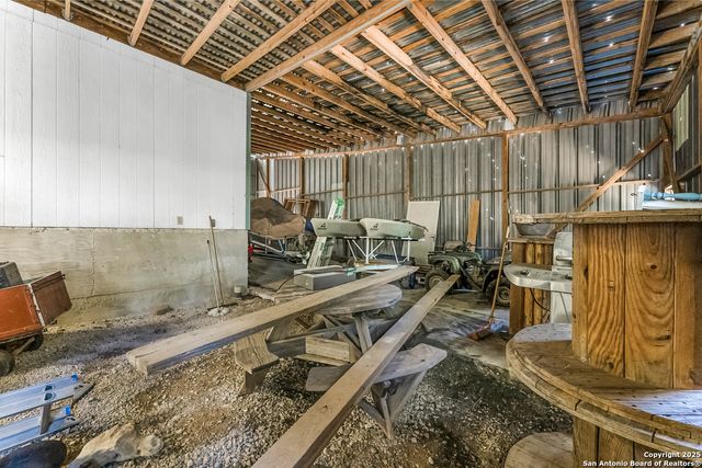 137 Hilltop, Lakehills, TX 78063