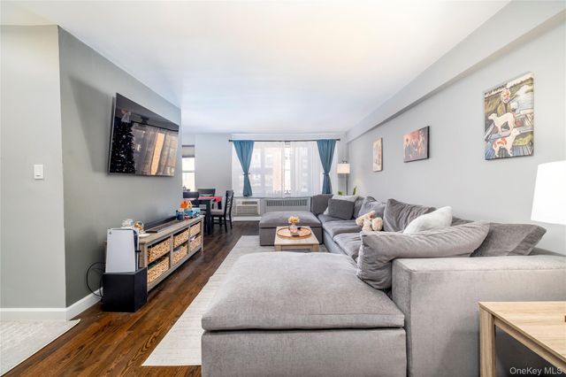 280 Guy Lombardo Avenue 3D, Freeport, NY 11520