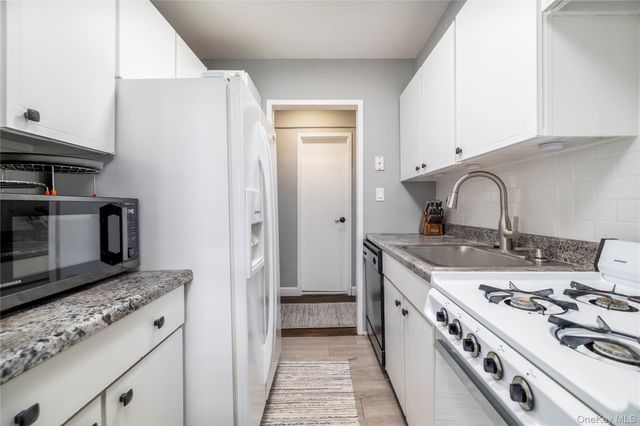 280 Guy Lombardo Avenue 3D, Freeport, NY 11520