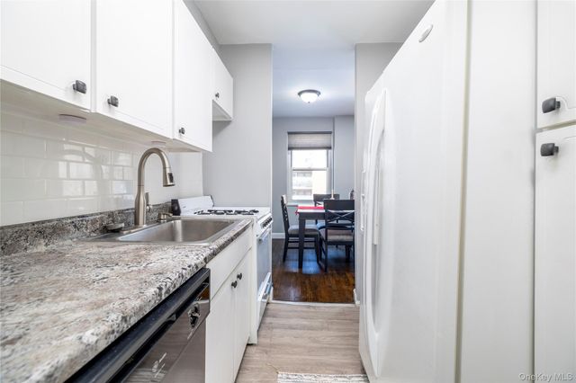 280 Guy Lombardo Avenue 3D, Freeport, NY 11520