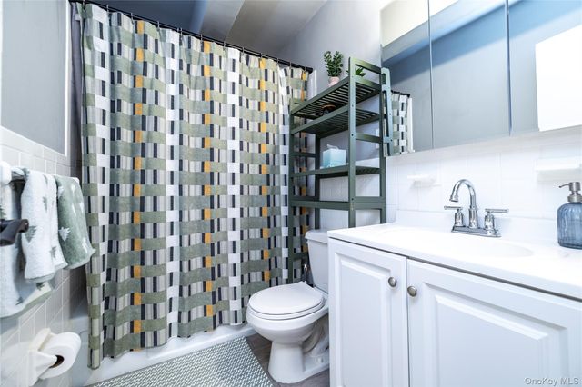 280 Guy Lombardo Avenue 3D, Freeport, NY 11520