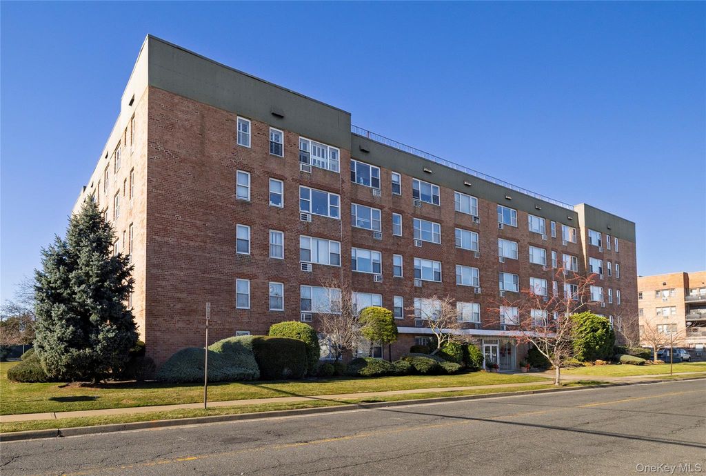 280 Guy Lombardo Avenue 3D, Freeport, NY 11520