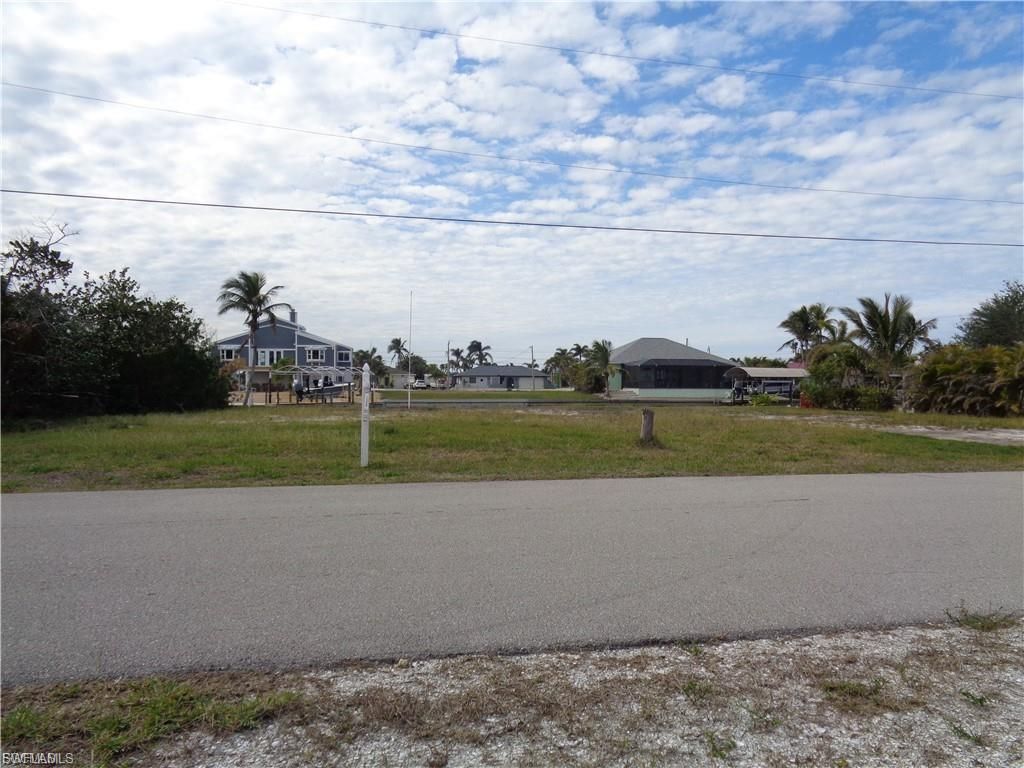 2947 Cussell DR, ST. JAMES CITY, FL 33956 — photo 5