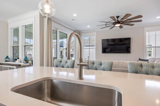 889 Carnes Crossing Boulevard, Summerville, SC 29486