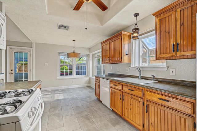 2803 Custer Drive, League City, TX 77573