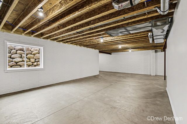 4219 Village Green Drive, Freeland, MI 48623