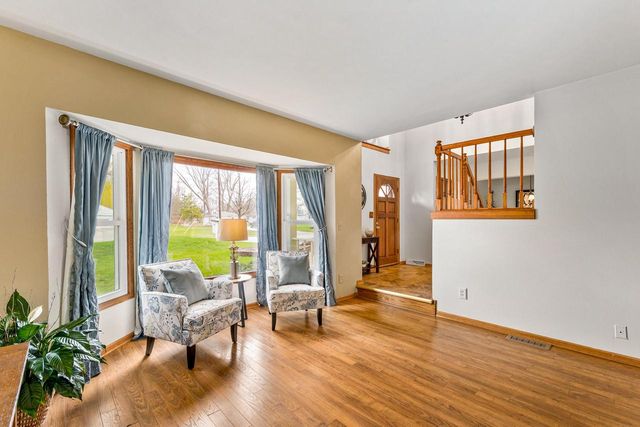 10033 W Ruby AVENUE, Wauwatosa, WI 53225