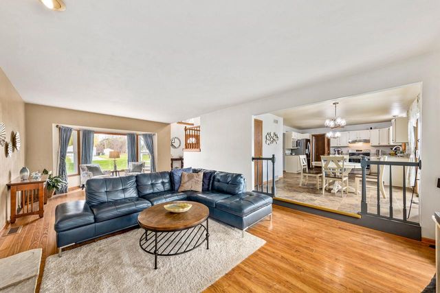 10033 W Ruby AVENUE, Wauwatosa, WI 53225