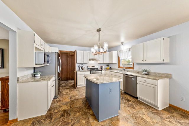 10033 W Ruby AVENUE, Wauwatosa, WI 53225
