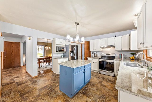 10033 W Ruby AVENUE, Wauwatosa, WI 53225