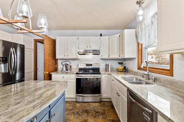 10033 W Ruby AVENUE, Wauwatosa, WI 53225