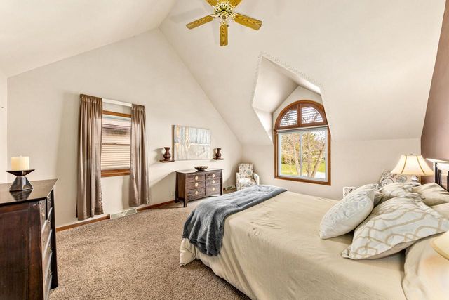 10033 W Ruby AVENUE, Wauwatosa, WI 53225