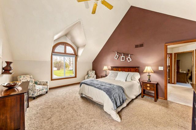 10033 W Ruby AVENUE, Wauwatosa, WI 53225