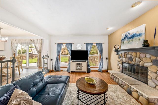 10033 W Ruby AVENUE, Wauwatosa, WI 53225