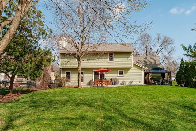 10033 W Ruby AVENUE, Wauwatosa, WI 53225