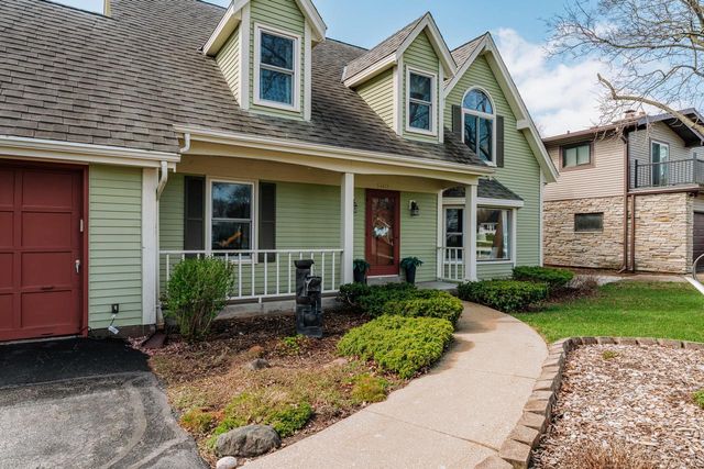 10033 W Ruby AVENUE, Wauwatosa, WI 53225