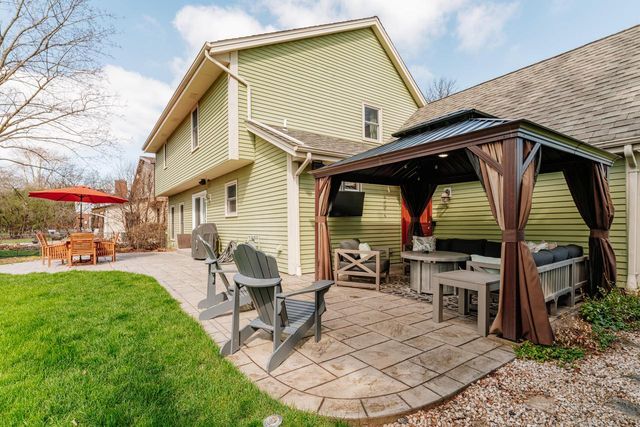 10033 W Ruby AVENUE, Wauwatosa, WI 53225