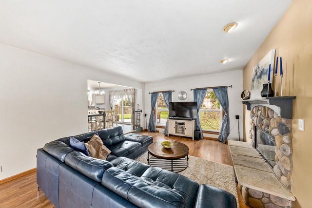 10033 W Ruby AVENUE, Wauwatosa, WI 53225