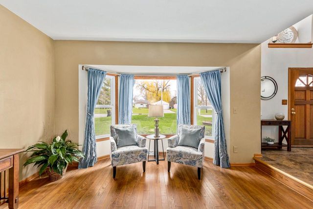 10033 W Ruby AVENUE, Wauwatosa, WI 53225