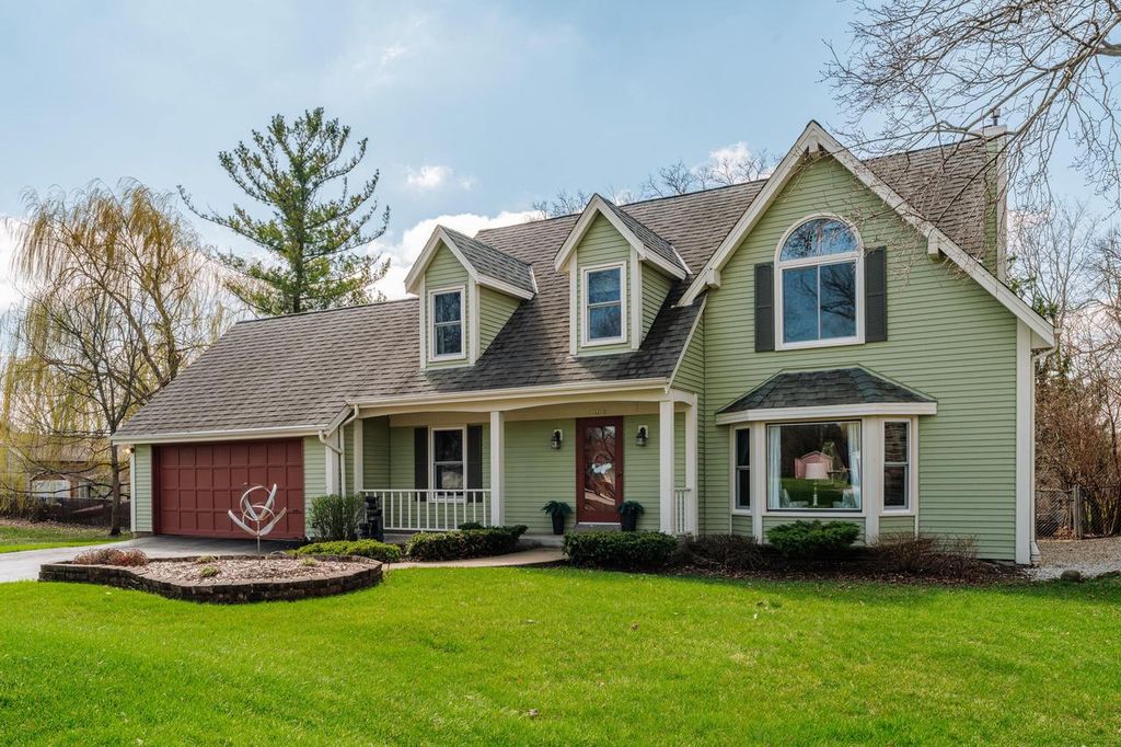 10033 W Ruby AVENUE, Wauwatosa, WI 53225