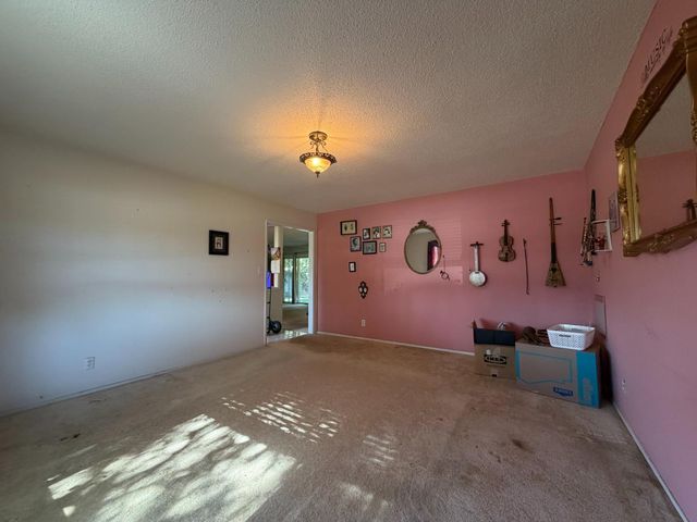 6545 N Raisina Avenue, Fresno, CA 93710