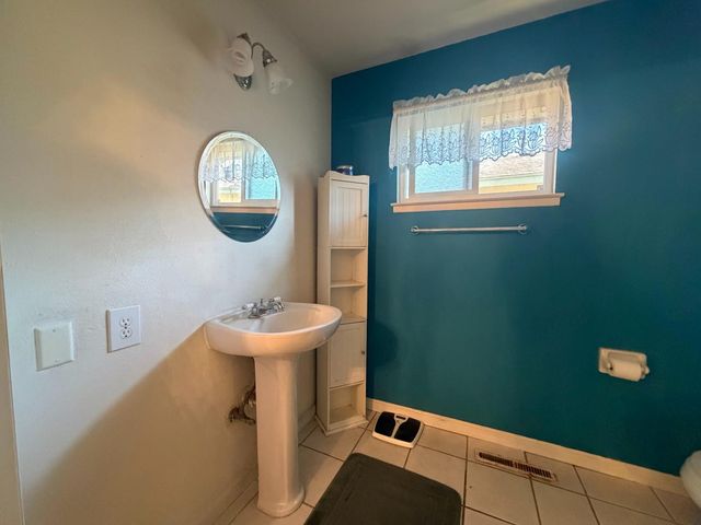 6545 N Raisina Avenue, Fresno, CA 93710