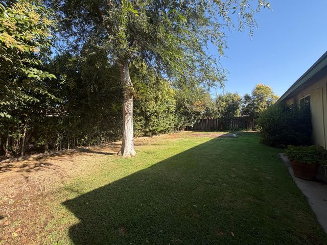 6545 N Raisina Avenue, Fresno, CA 93710