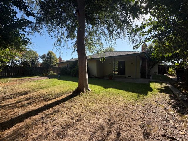 6545 N Raisina Avenue, Fresno, CA 93710