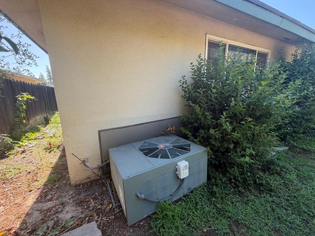 6545 N Raisina Avenue, Fresno, CA 93710