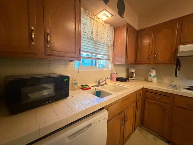 6545 N Raisina Avenue, Fresno, CA 93710