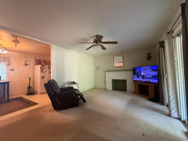 6545 N Raisina Avenue, Fresno, CA 93710