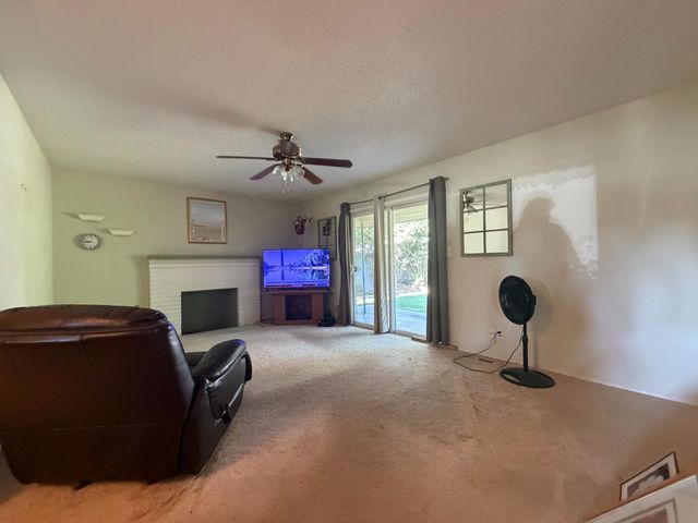 6545 N Raisina Avenue, Fresno, CA 93710