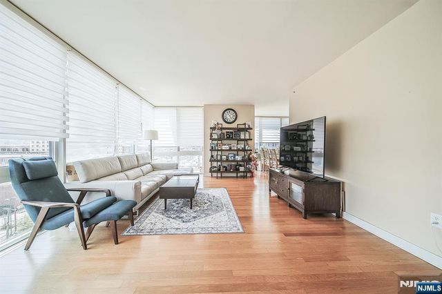 918 Hudson Park, Edgewater, NJ 07020