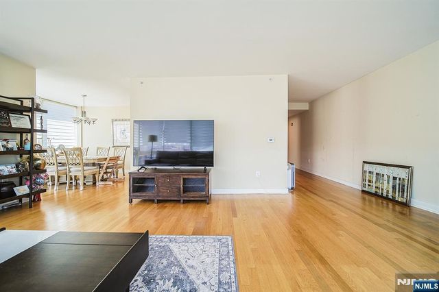 918 Hudson Park, Edgewater, NJ 07020