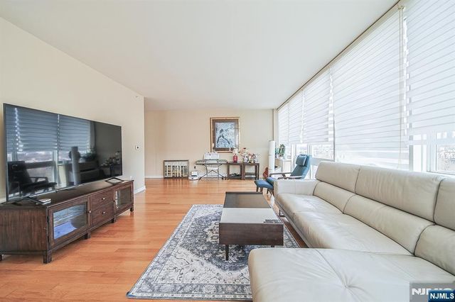918 Hudson Park, Edgewater, NJ 07020
