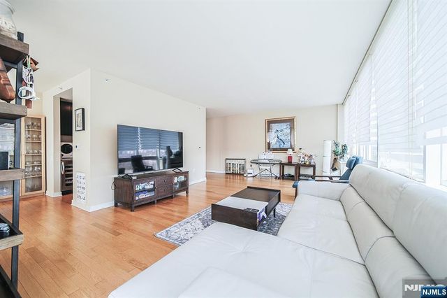 918 Hudson Park, Edgewater, NJ 07020