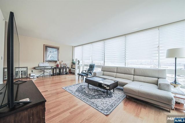 918 Hudson Park, Edgewater, NJ 07020