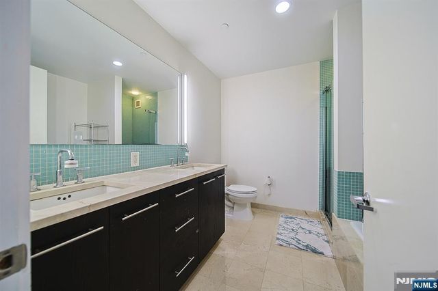 918 Hudson Park, Edgewater, NJ 07020