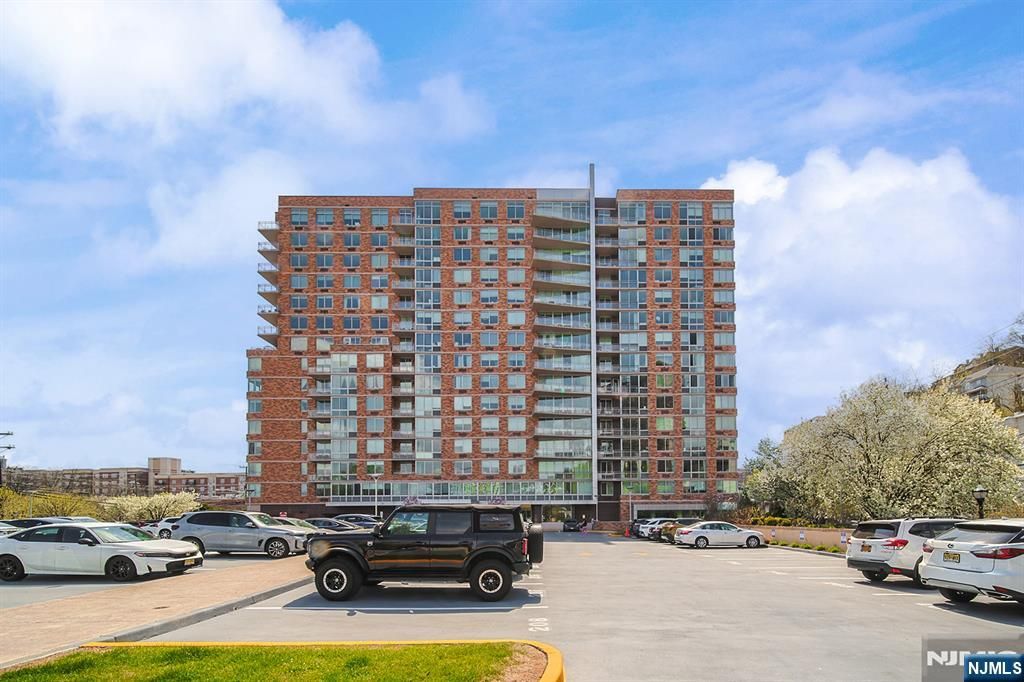 918 Hudson Park, Edgewater, NJ 07020