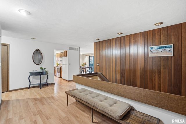 2200 36th St Apt 3C, Rock Island, IL 61201