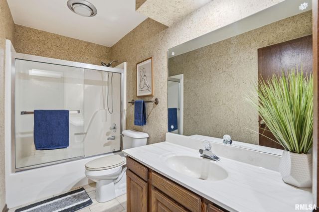 2200 36th St Apt 3C, Rock Island, IL 61201