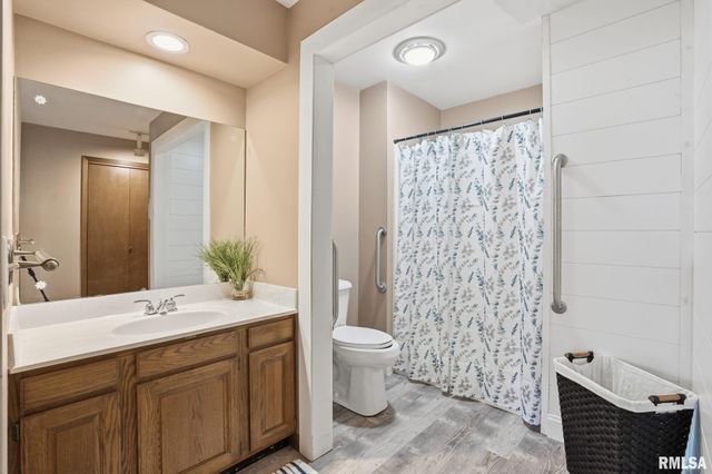 2200 36th St Apt 3C, Rock Island, IL 61201