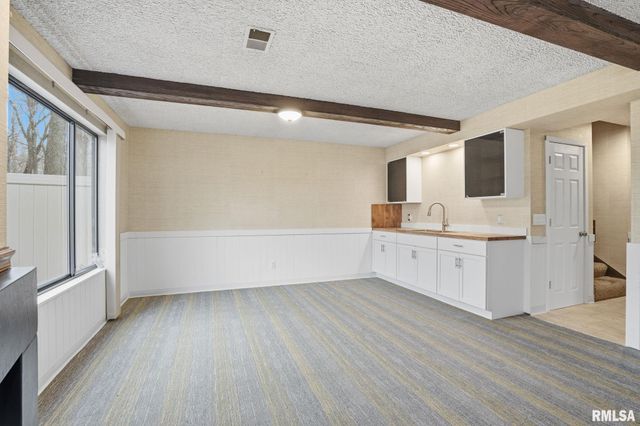 2200 36th St Apt 3C, Rock Island, IL 61201