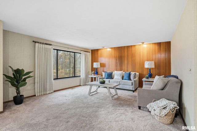 2200 36th St Apt 3C, Rock Island, IL 61201